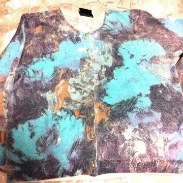 블루 색상의 추상 패턴 디자인 긴팔 가디건