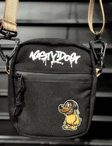 Nasty Dog 블랙 숄더백