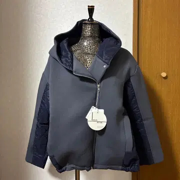 후드 부착 그레이 점퍼