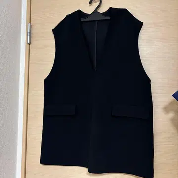 Mila Owen 블랙 슬리브리스 베스트