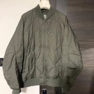 UNIQLO 유니클로 다운 자켓 화이트 마운티니어링 올리브