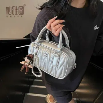 실버 퀼팅 핸드백