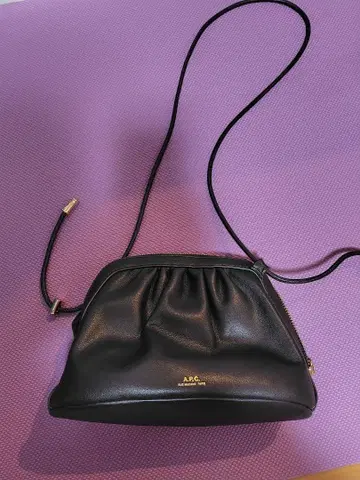 A.P.C. 블랙 숄더백