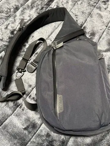 ALPAKA METRO CROSSBODY RIGHT BLACK