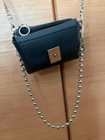 블랙 숄더백 합성 피혁