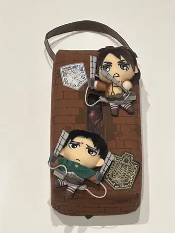 진격의 거인 파우치