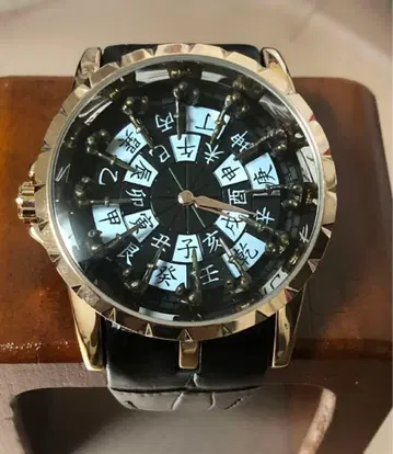 십이지 다이얼 디자인 남성용 손목시계 블랙/골드/화이트