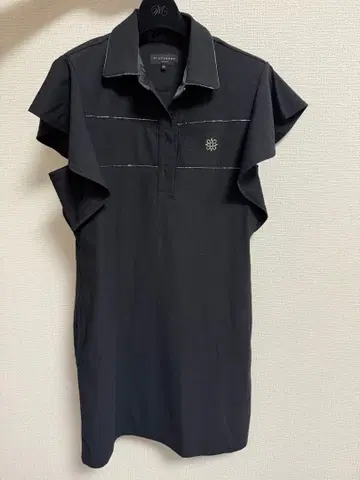 St ANDREWS 블랙 폴로 드레스 프릴 소매