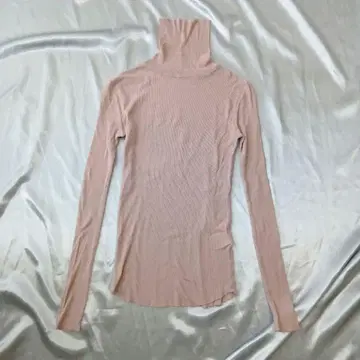 SOEJU 소쥬 핑크 터틀넥 M