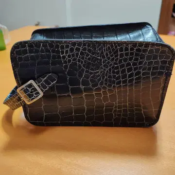 크로커다일 무늬 세컨드 백