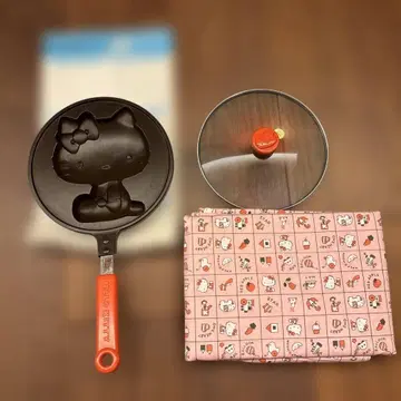 헬로키티 팬케이크형 덮개 포함 프라이팬과 롱 테이블 크로스 포함
