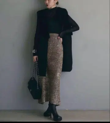 [ ja5 ] 새상품 ANDREA&Co. 골드 라메 니트 타이트 스커트