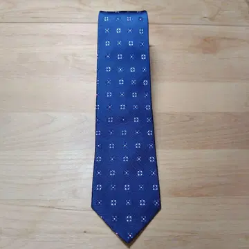 TAKEO KIKUCHI 네이비 꽃무늬 넥타이