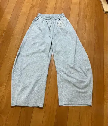 새상품 택 포함 지저인online 벌룬 스웨트 팬츠 M