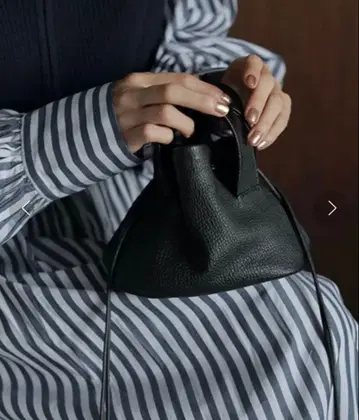 ETRE TOKYO 지비에 가죽 컴팩트 숄더백