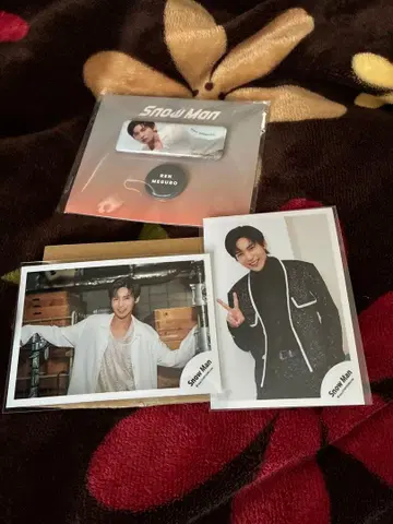 메구로 렌 사진 2장 & 캔뱃지 세트