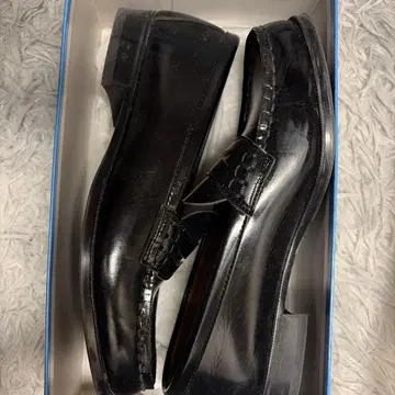 HARUTA ARVIN 블랙 로퍼