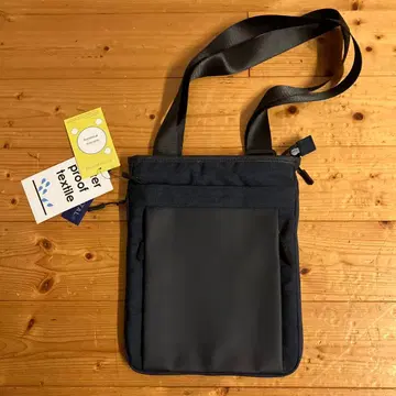 네이비 방수 숄더백