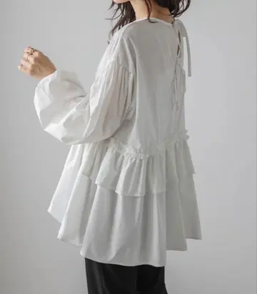 백리본 티어드 페플럼 상의