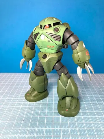 건담 프라모델 1/144 HGUC 즈고크 완성품