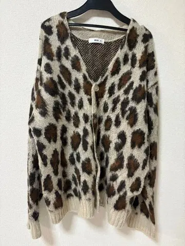 레오파드 무늬 니트 가디건 긴팔 wego