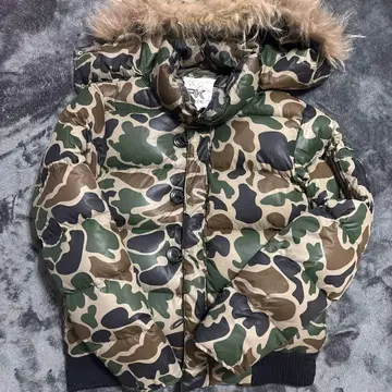 카모 패턴 다운 자켓