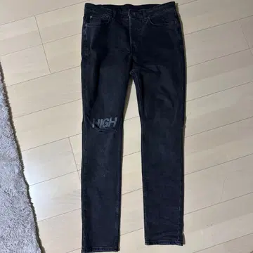 ksubi 블랙 데님 무릎 데미지