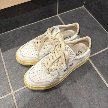 AUTRY 오토리 스니커즈