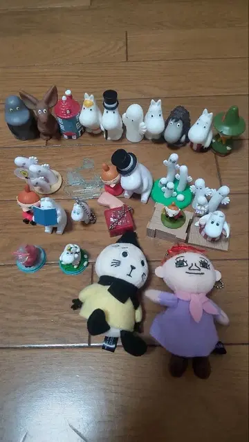 무민 피규어 세트와 박스