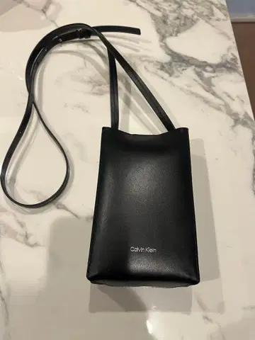 Calvin Klein 블랙 숄더백