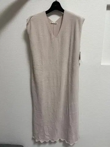 gelato pique 베이지 V넥 슬리브리스 룸웨어