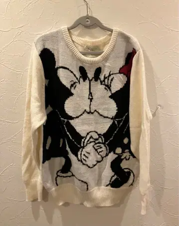 dazzlin 디즈니 콜라보 캐릭터 패턴 니트 스웨터