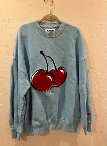 KIRSH 스카이블루 체리 패턴 트레이닝복