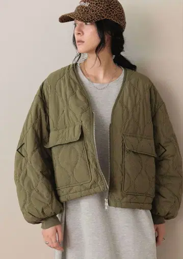 [ 새상품 ] LOWRYSFARM 퀼팅 숏 블루종 카키