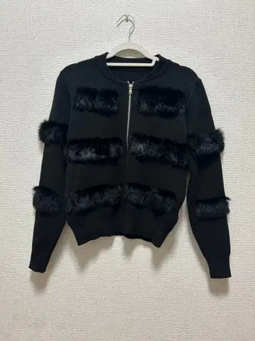 Adlumie KOBE 퍼 포함 블랙 지퍼 니트 후드티