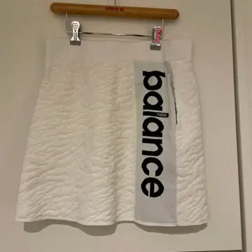 뉴발란스 스커트 화이트 미사용 새상품