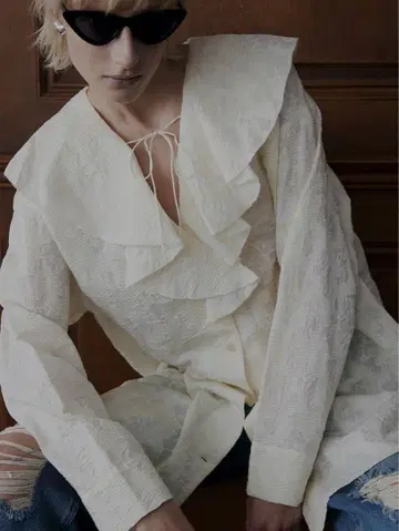 2WAY EMBROIDERY RUFFLE BLOUSE 아이보리