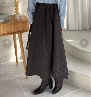 택 포함 하트 자카드 턱 스커트