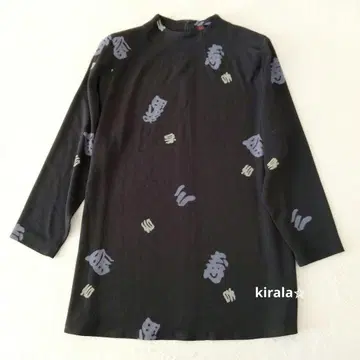 시선당 크레이프 원단 한자 프린트 블라우스