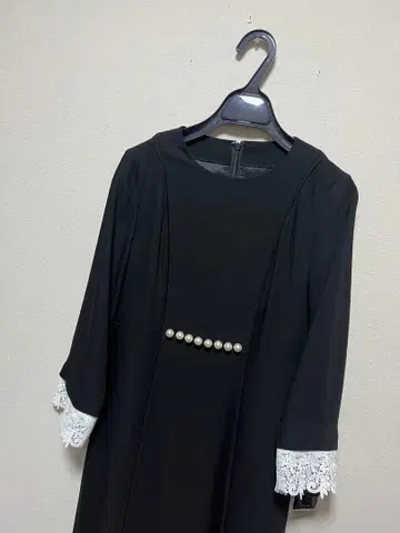 새상품 정가 1.6만 화이트 조라 펄 장식 원피스