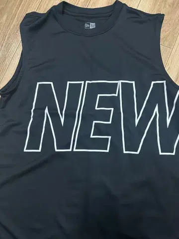 NEW ERA 블랙 탱크탑 L 사이즈