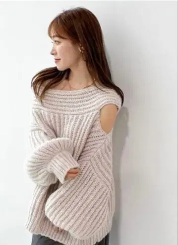 코코딜 양 골지 오프숄더 빅 니트