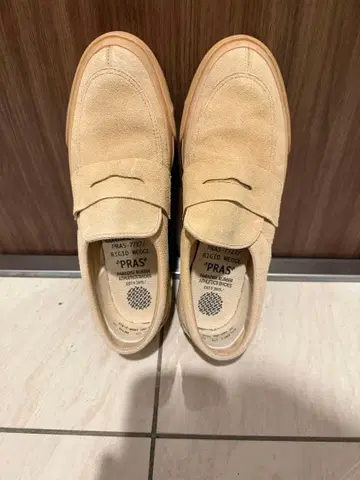 PRAS 베이지 슬립온 스니커즈