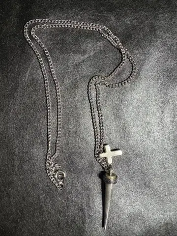 실버 크로스 스파이크 목걸이 y2k 헤이세이