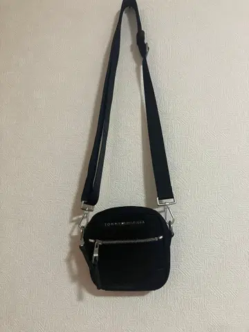 TOMMY HILFIGER 블랙 숄더백