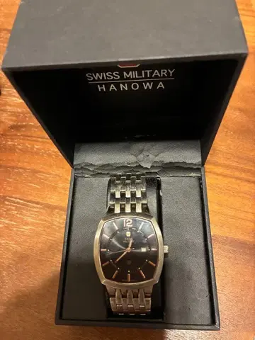 SWISS MILITARY HANOWA 아날로그 시계