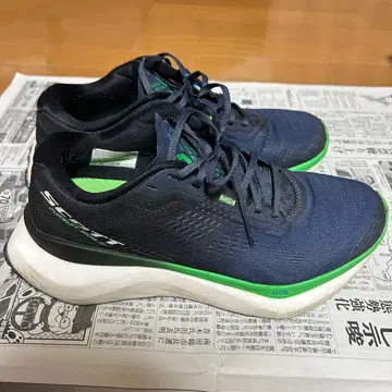 네이비/그린 러닝화 25.5cm