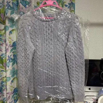 그레이 케이블 니트 스웨터 미사용
