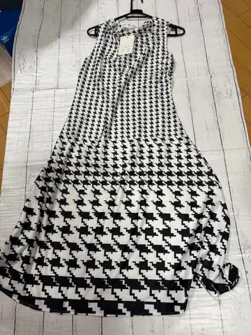 하운드 투스 슬리브리스 원피스