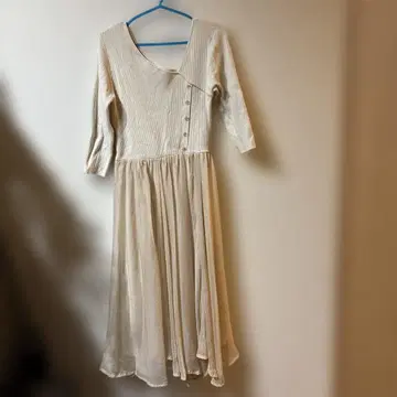 릴리 브라운 아이보리 버튼 롱 원피스